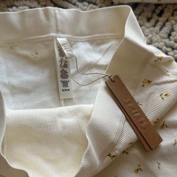 SKIMS Pajama Set with Tank and Shorts - Picture 3 of 6